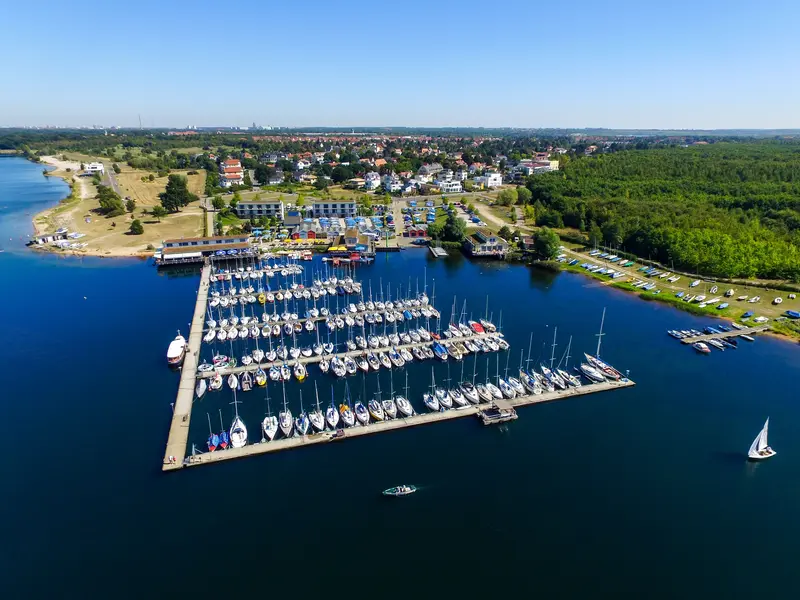 Blick auf den Hafen Zöbigker