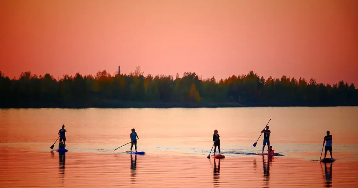Stand-up-Paddling auf dem See